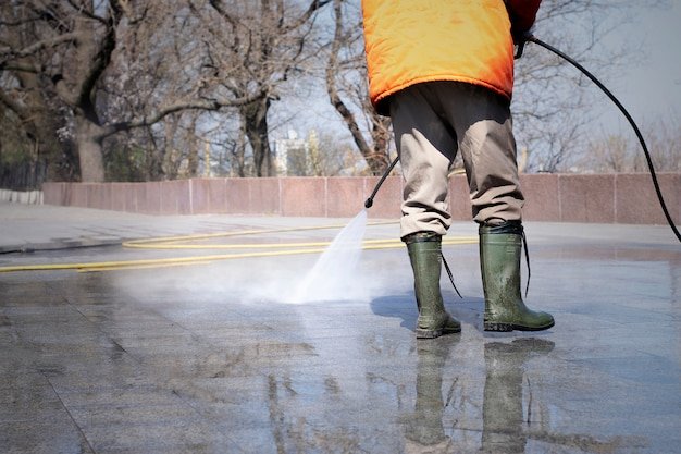 ⁬high pressure roof washing